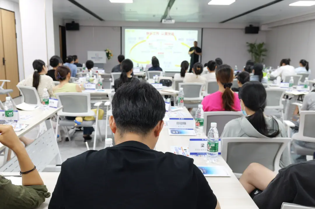 海南省青少年儿童正畸交流会在琼口口腔医院盛大开展 助力暑期正畸服务升级